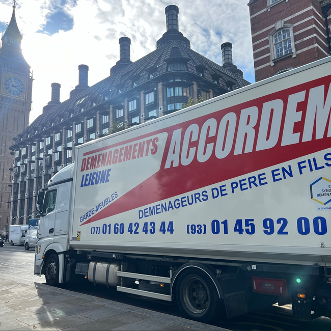 photo d'un camion de déménagement Accordem dans les rues de Londres